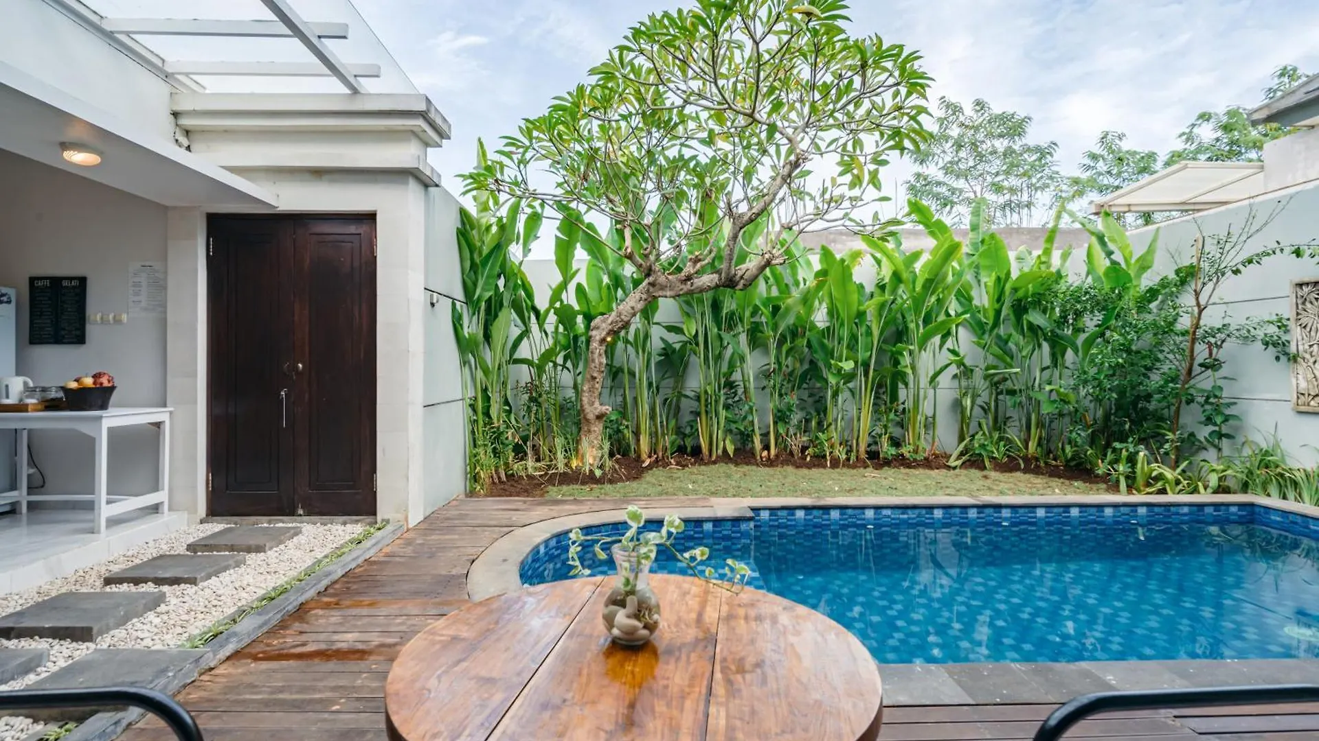 Villa Putih Jimbaran Indonesia